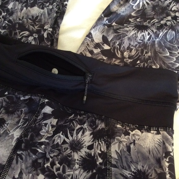 Lululemon run inspire II cropped b&w floral athletic exercise leggings size 4 - Picture 10 of 11